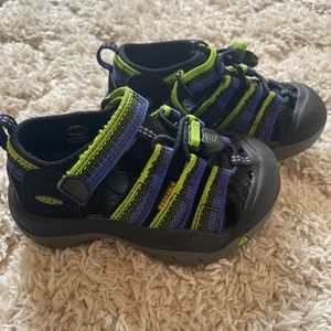 KEEN•Sandal/shoes•toddler size 8